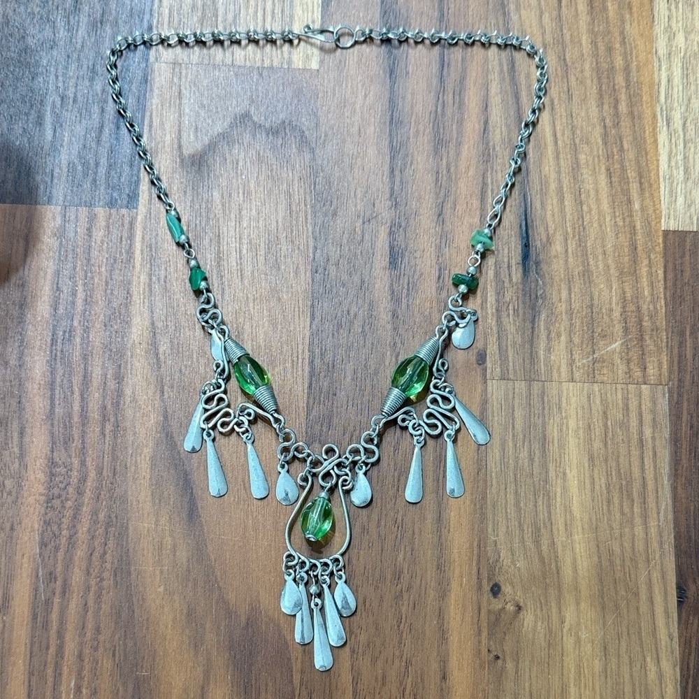 Vintage Silver Tone Green Beaded Boho Lightweight Renaissance Statement Necklace